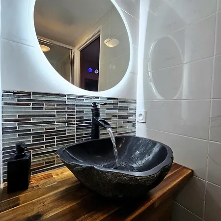 Confort ! Ville, Calme, Cinéma Privé, Climatisation, Parking, Wifi Appartamento *